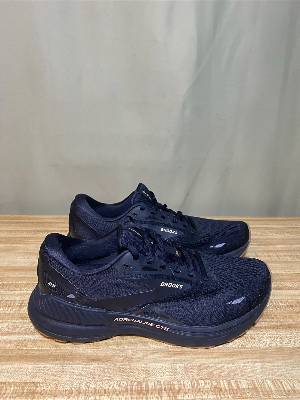 Brooks Adrenaline GTS 23 Running Shoes Black/Cream/Biscuit Size 8.5 M (D)